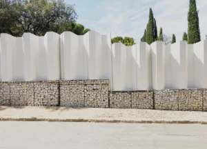 vallado metalico exterior moderno para proteccion de vivienda